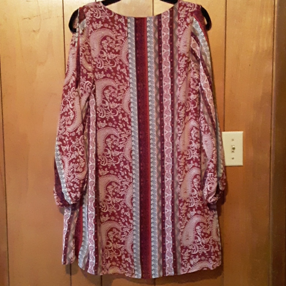 Sexy and classy dress by inTu size large - Picture 3 of 7